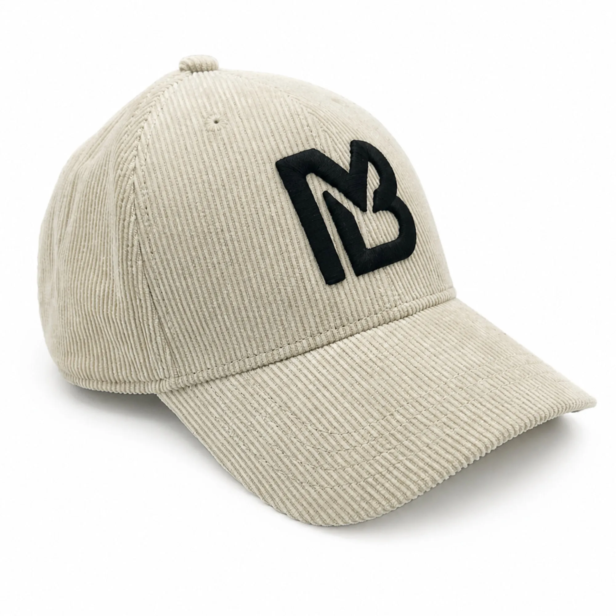 Cappello The Alabaster in velluto a coste, vista tre quarti con logo MB