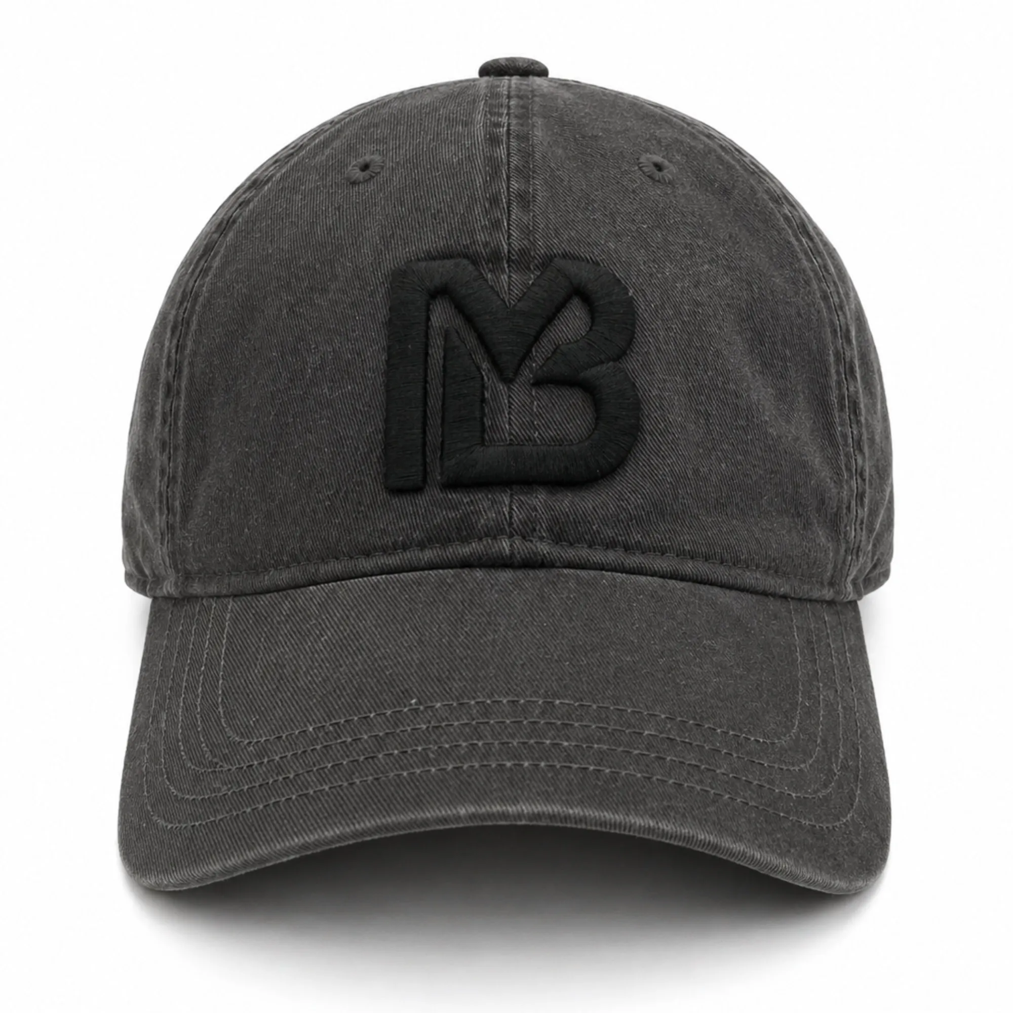 Cappello The Anthracite Slash, vista tre quarti laterale con firma del fondatore