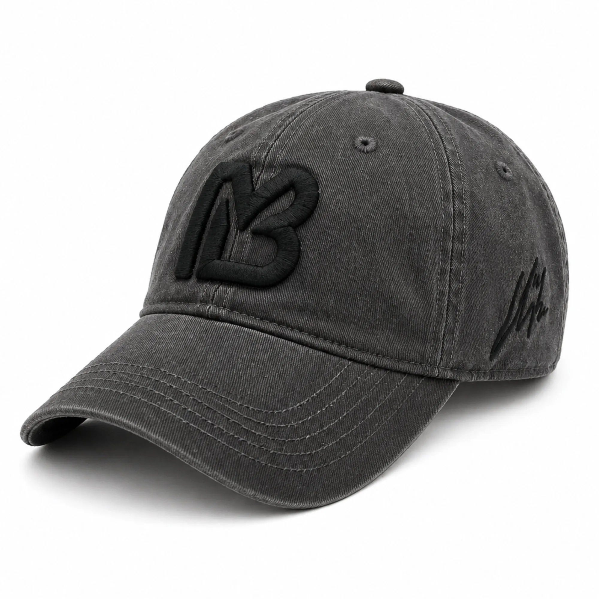Cappello The Anthracite Slash, vista frontale con logo MB centrato
