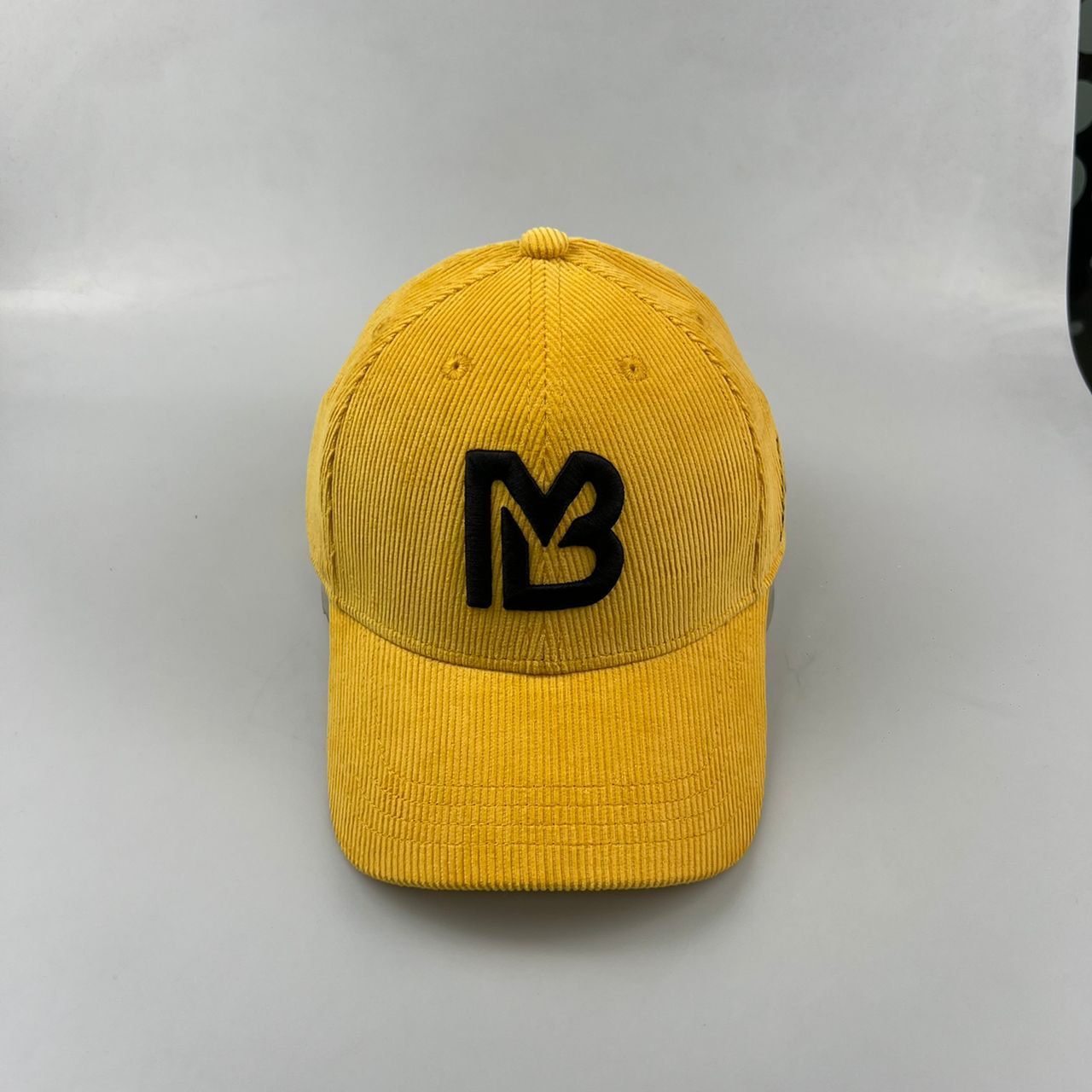 Cappellino Workshop 84 in velluto a coste senape