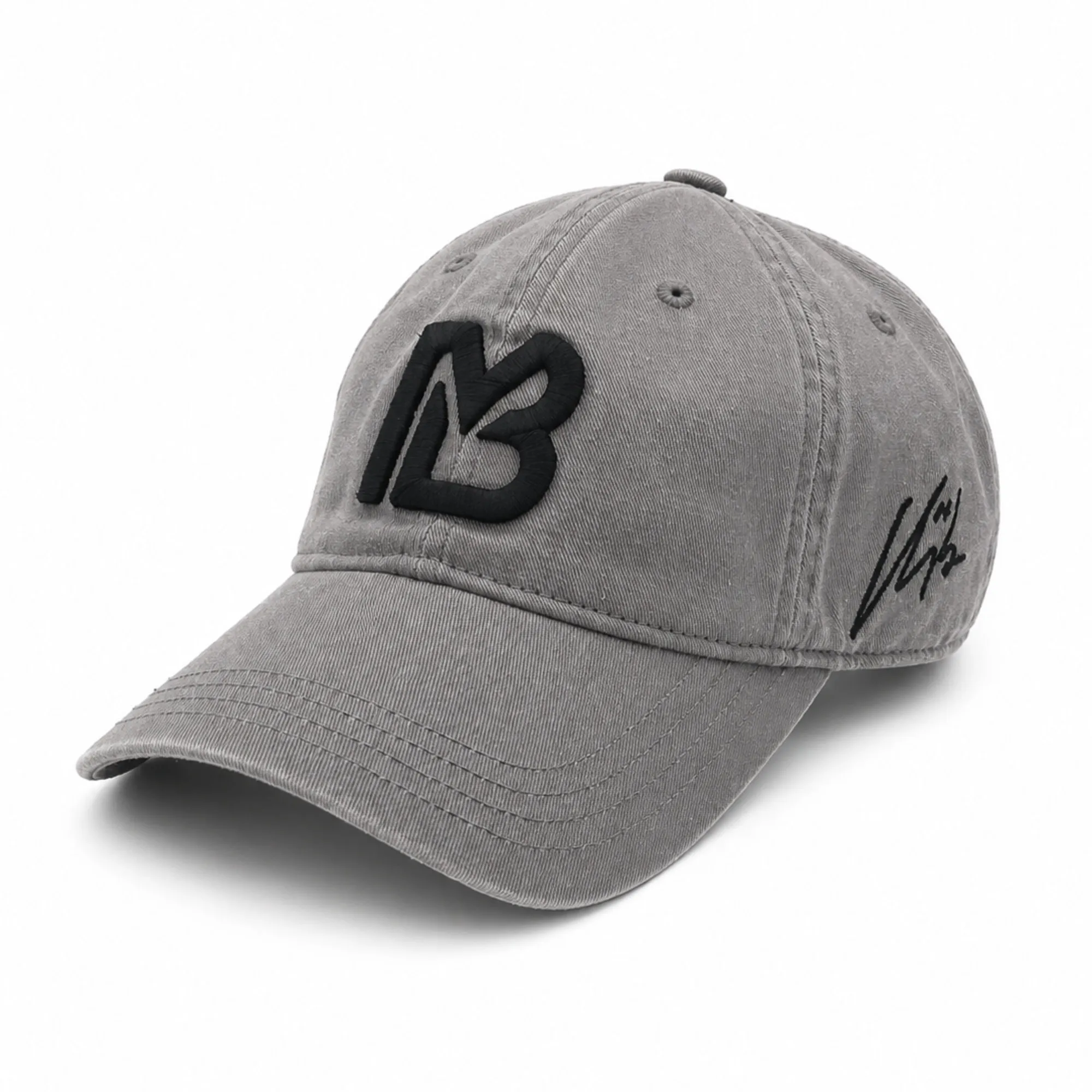 Cappello Slate Mist, vista frontale con logo MB centrato