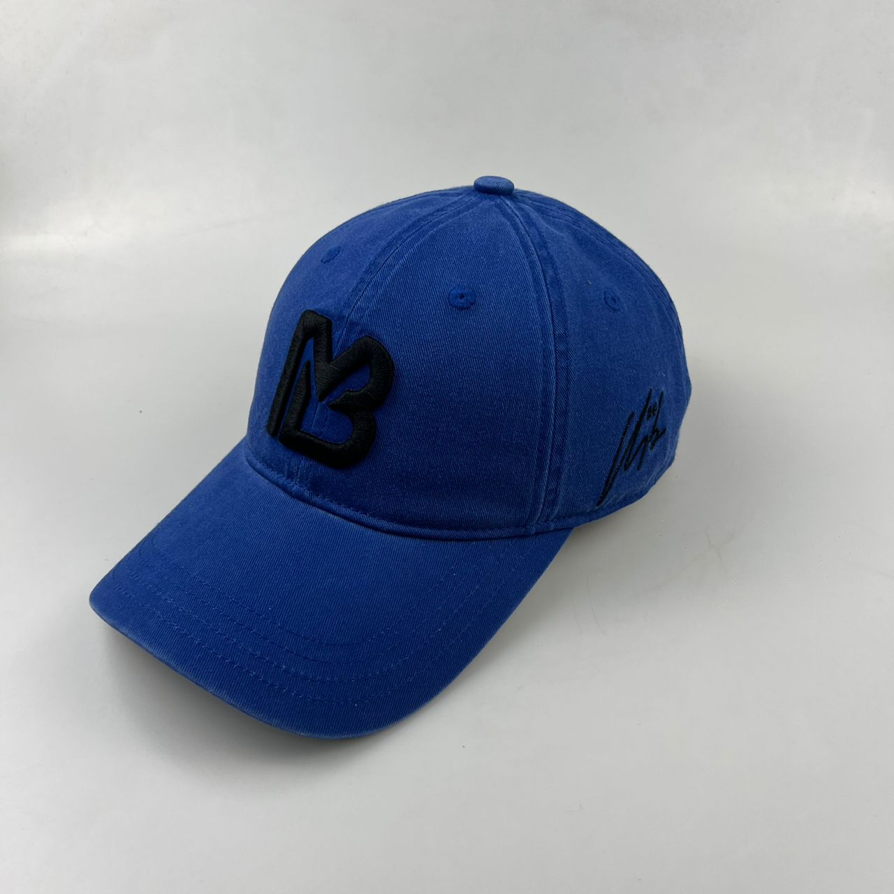 Heritage 84 royal blue, vista tre quarti